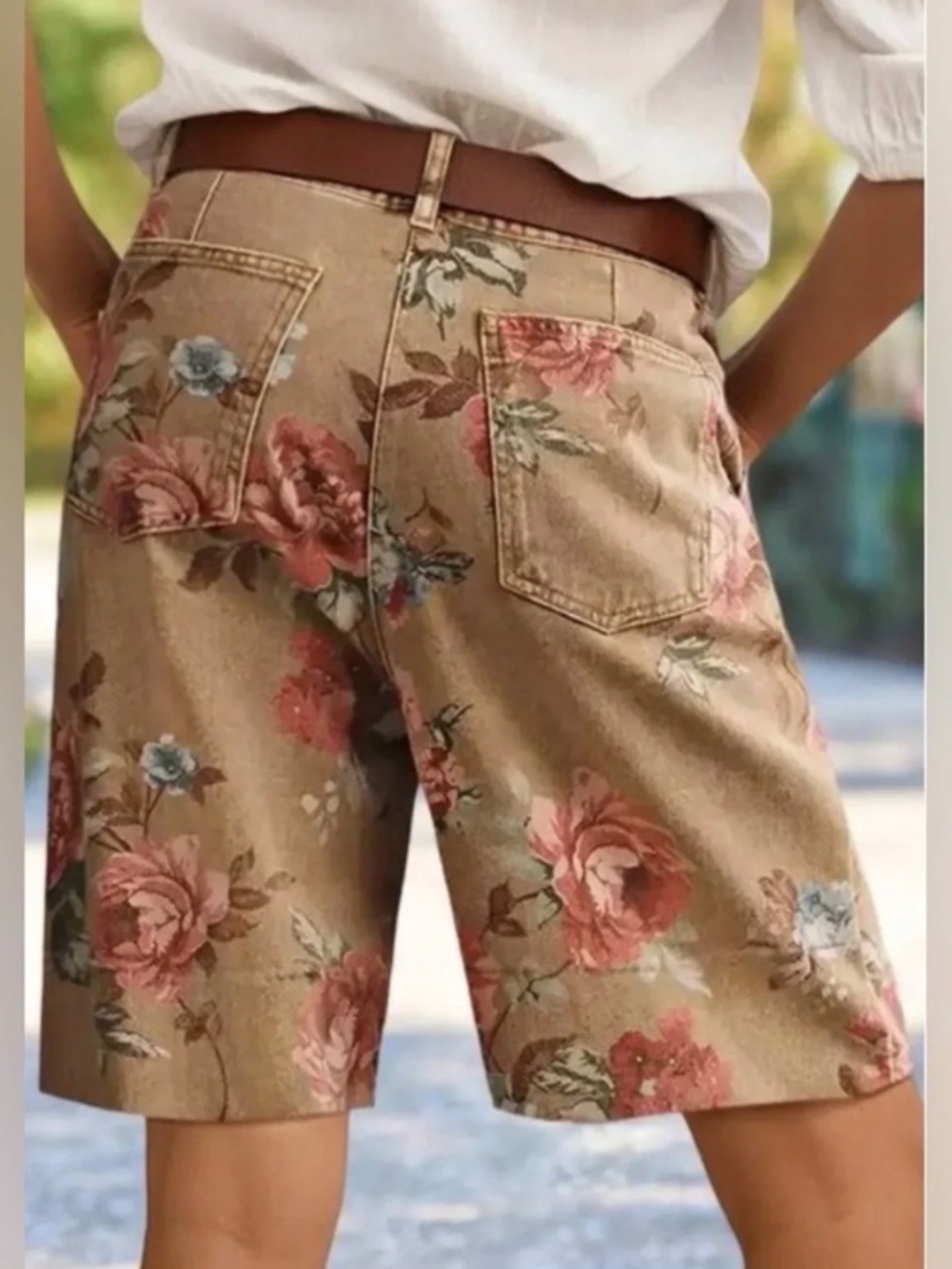 NWT Flamingals Floral Print Patch Pocket High Rise Bermuda Shorts M - Picture 3 of 6